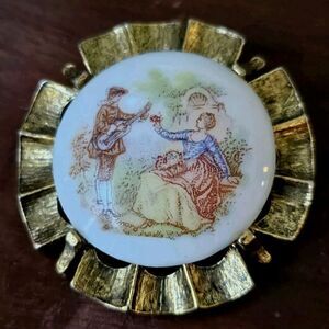 Vtg Gold Tone Pin Brooch Center Ceramic Couple